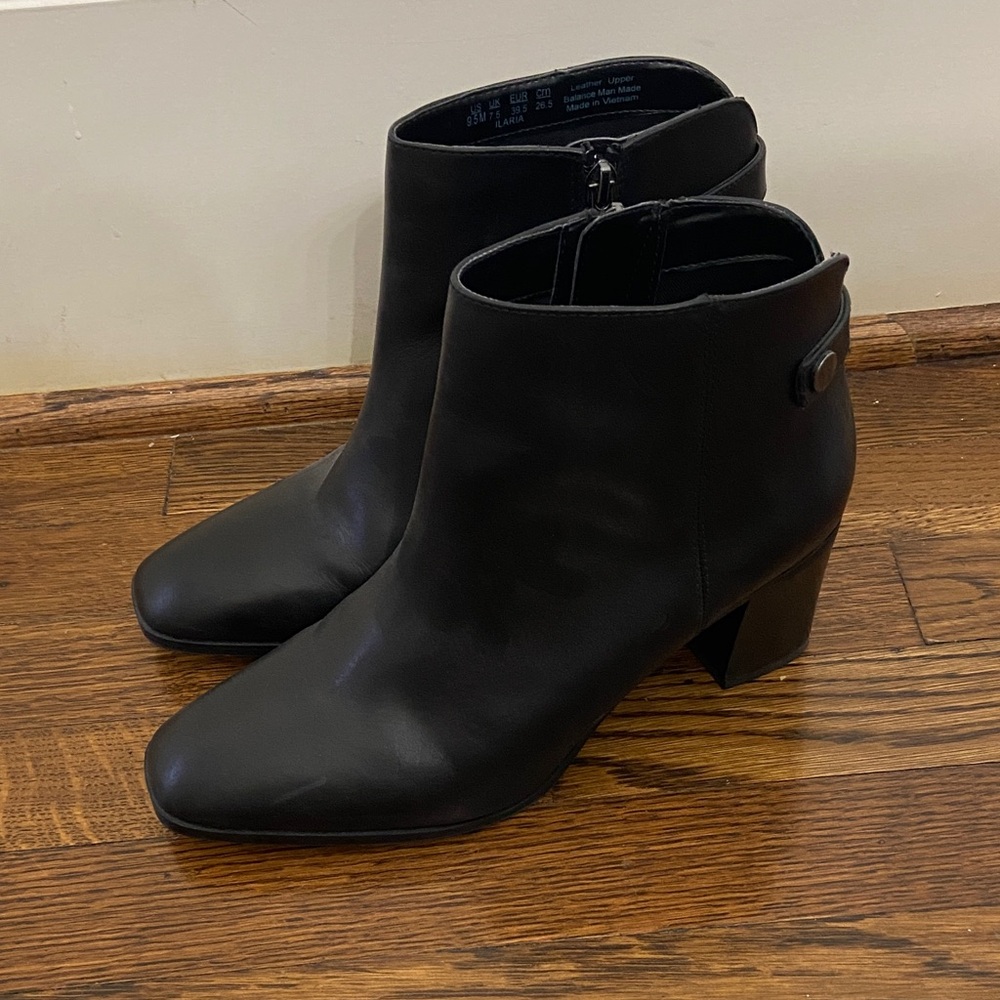 LIKE NEW Franco Sarto black genuine leather ankle boots